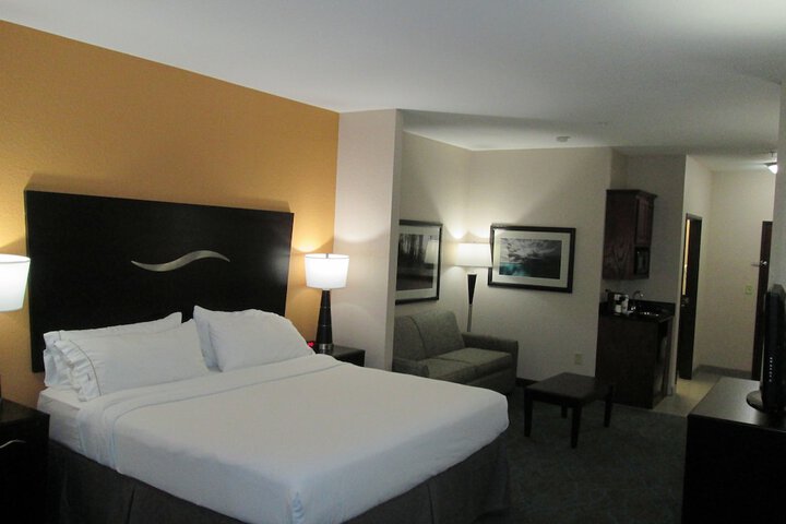 Room 11 of 28