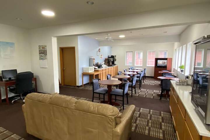 Business Center 28 of 29