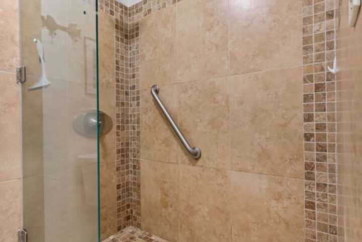 Plantation Hale Suites