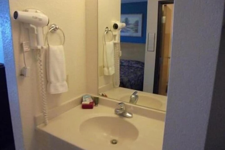 Herington Inn & Suites