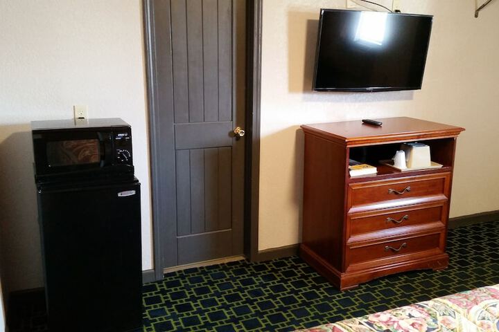 Room 19 of 28