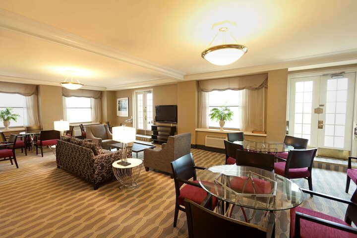 Lounge 79 of 83