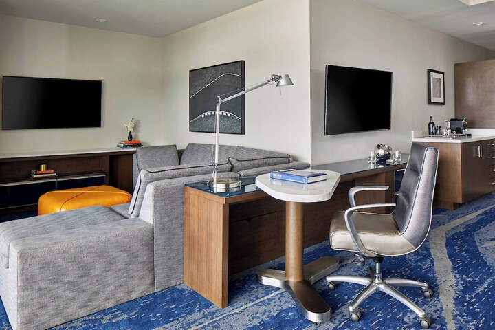 Room 34 of 85