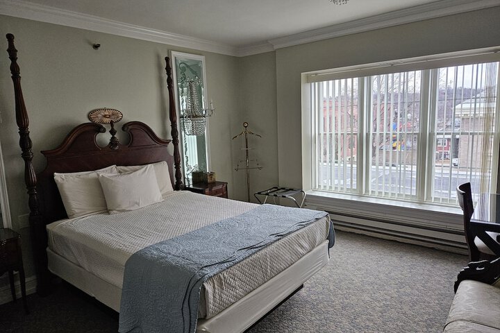 Room 55 of 208
