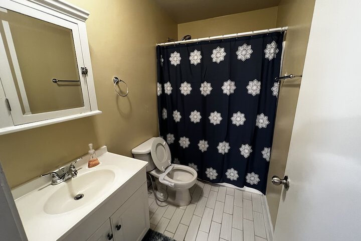 Room 8 of 25