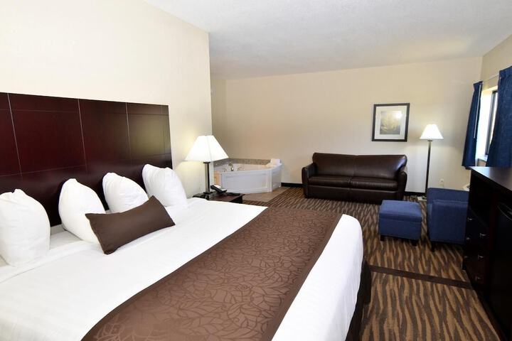 Room 8 of 17