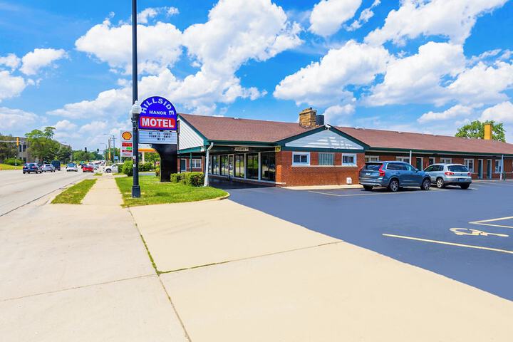 Manor Motel by OYO Near Oak Brook / Chicago Westchester