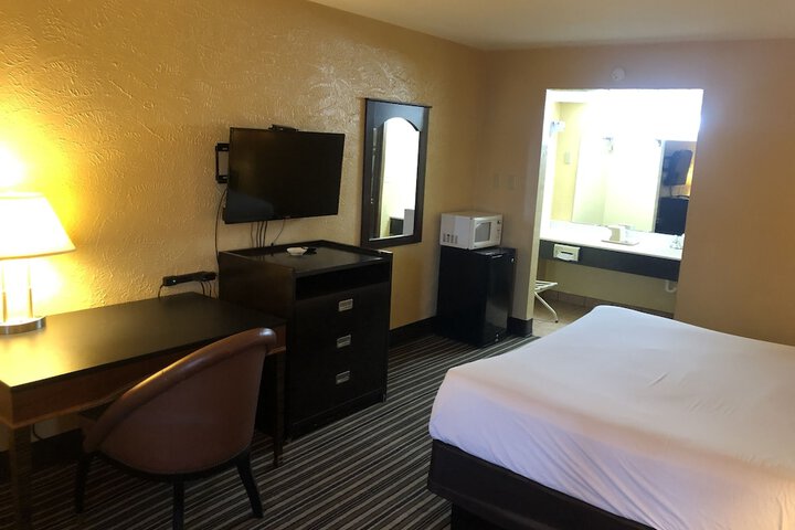 Room 25 of 33