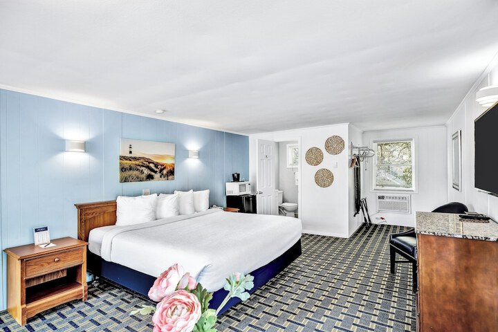 Room 33 of 40