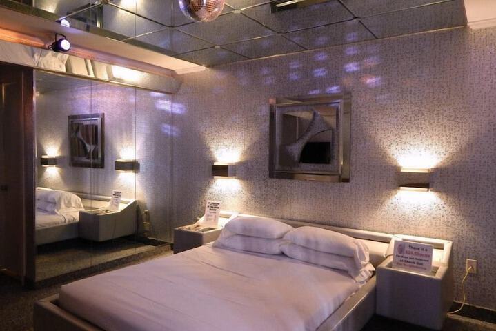 Room 8 of 12