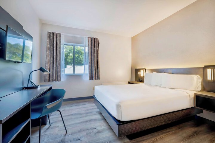 Room 17 of 26