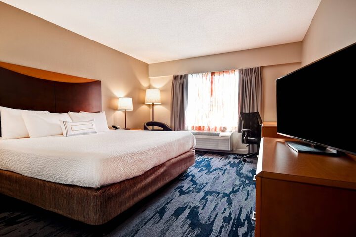 Room 14 of 33