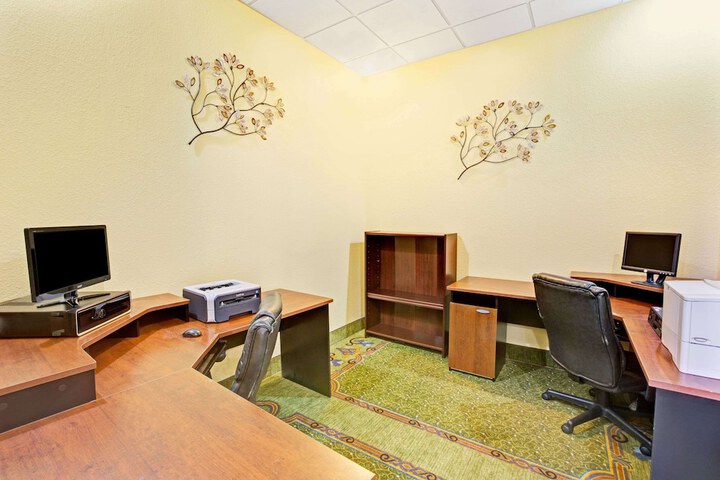 Business Center 38 of 39