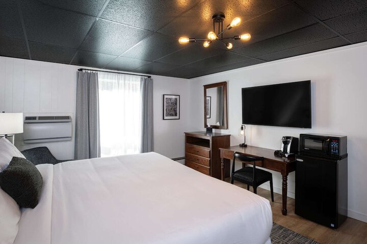 Room 34 of 40