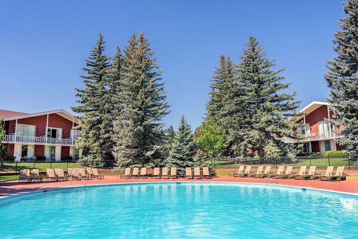 Pool 10 of 63