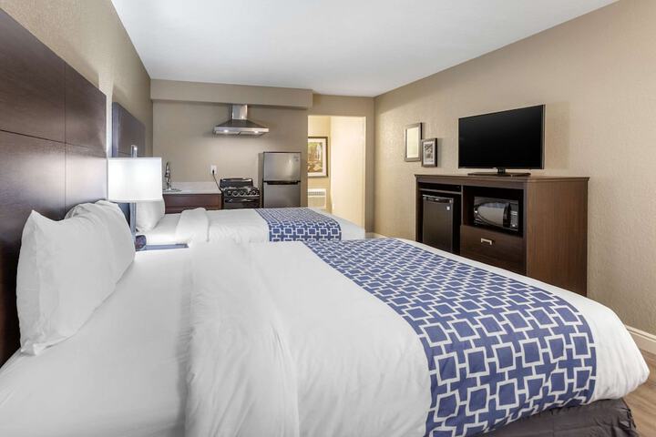 Rodeway Inn & Suites Ontario
