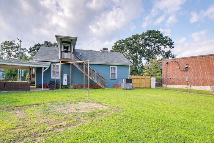 Pet-friendly Travelers Rest Home w / Covered Patio