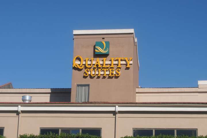Quality Suites Morristown West