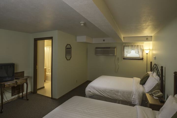 Room 6 of 32