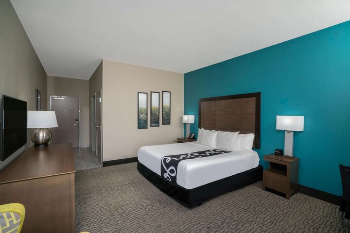 Room 27 of 35