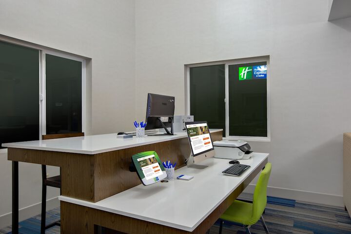 Holiday Inn Express & Suites Ontario by IHG