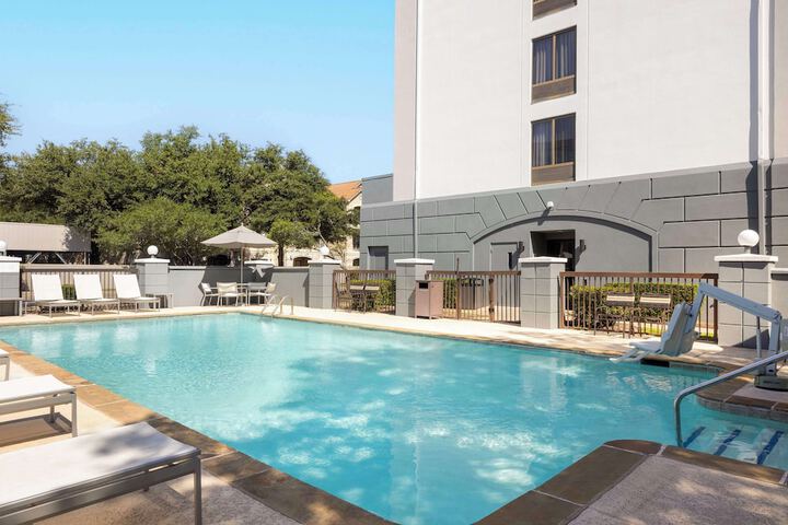 Pool 4 of 30