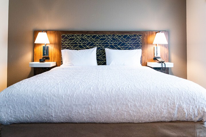 Room 53 of 75