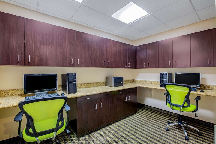 Business Center 43 of 44