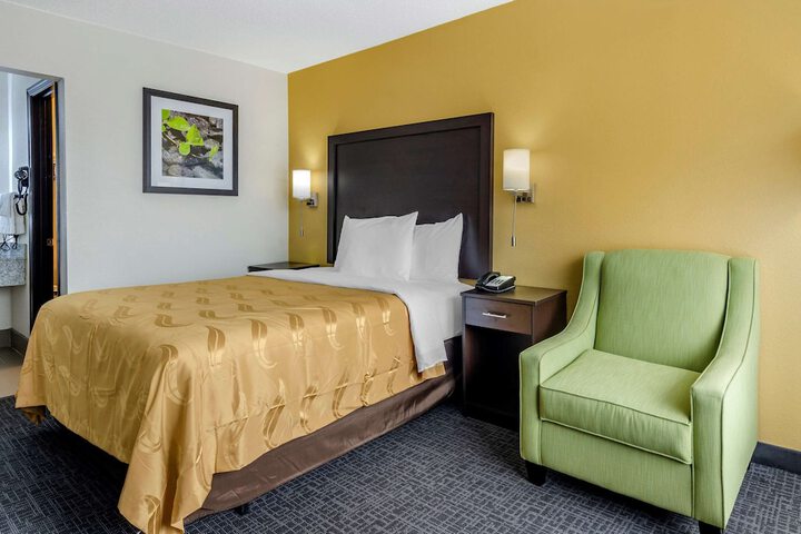 Room 6 of 24
