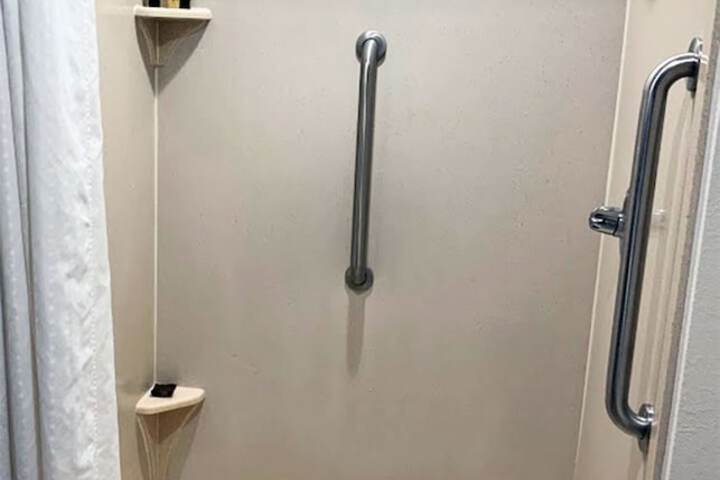 Room 16 of 64