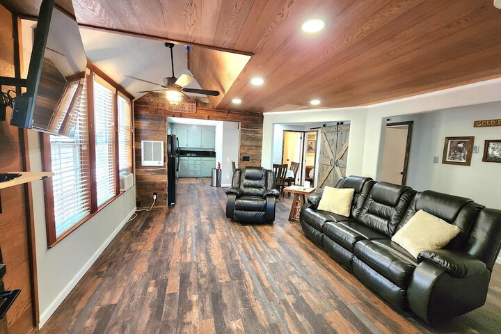 Miners Suite in Shaver Lake