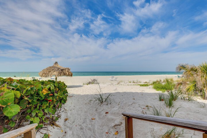 Gulf Getaway With Porch + Direct Beach Access!