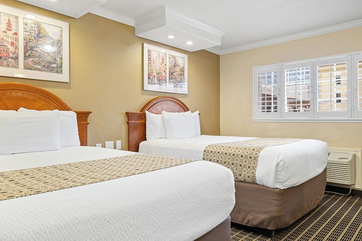 Alexis Park Hotel