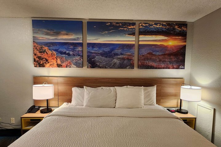 Room 18 of 33