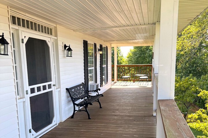 Rocky Hill Inn