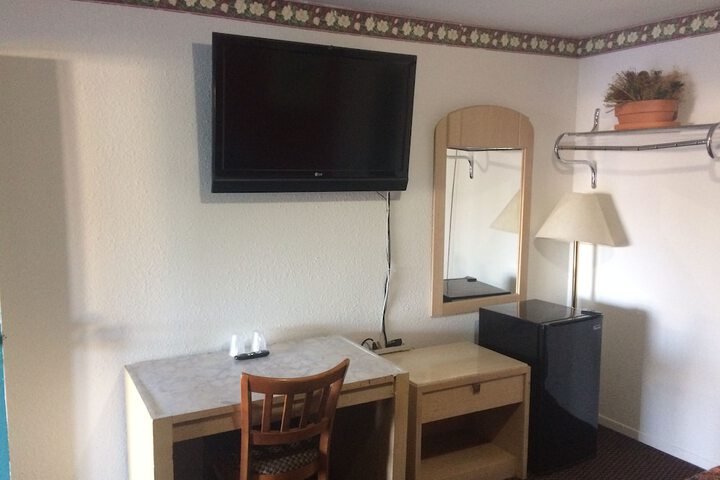 Room 3 of 9
