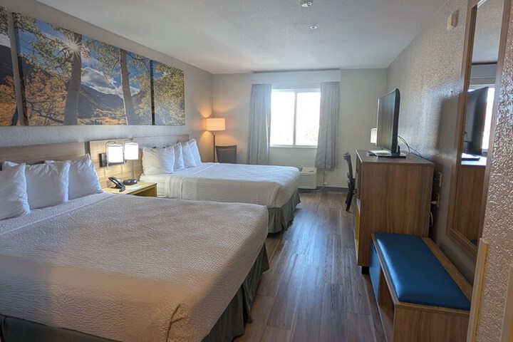 Days Inn & Suites by Wyndham Castle Rock