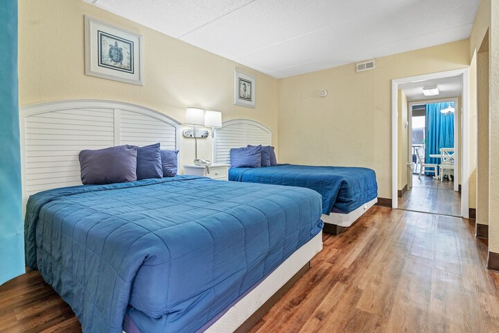Room 33 of 65