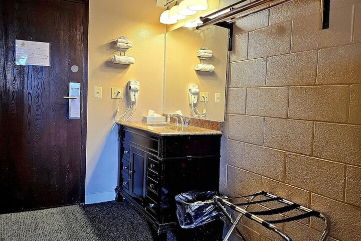 Room 42 of 62