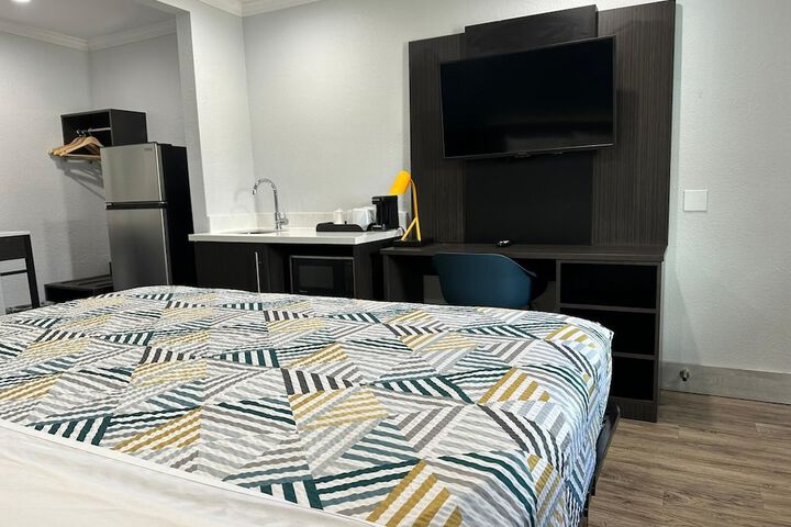 Room 17 of 32