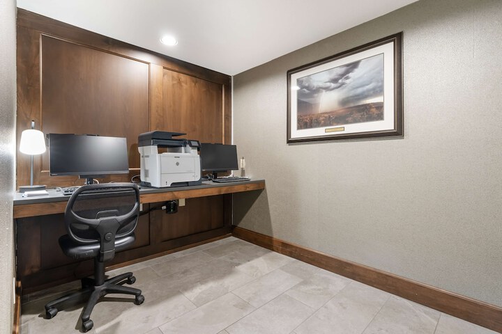 Business Center 37 of 37