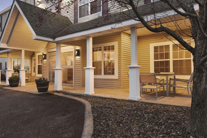Country Inn & Suites by Radisson Forest Lake, MN