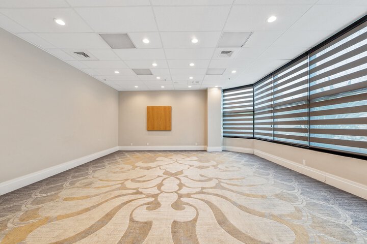 Ballroom/Hall 36 of 40