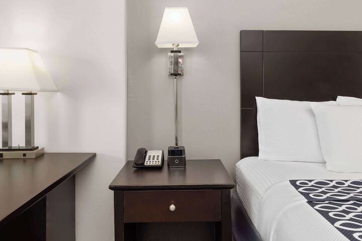 Room 28 of 39