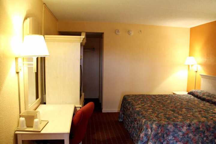 Travelers Inn