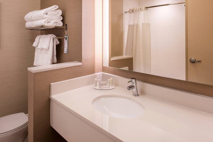Fairfield Inn & Suites St. Louis Westport