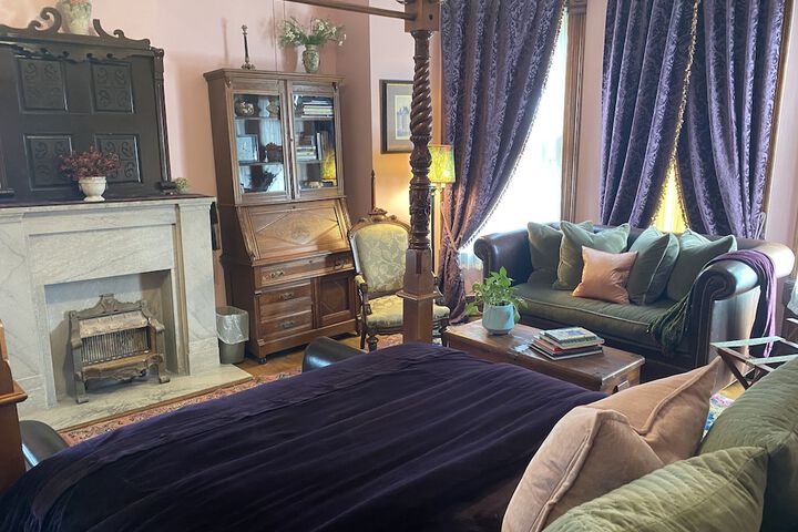 Vineyard Mansion & Carriage House Bed & Breakfast