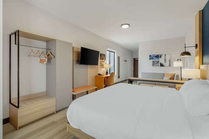 Room 8 of 32