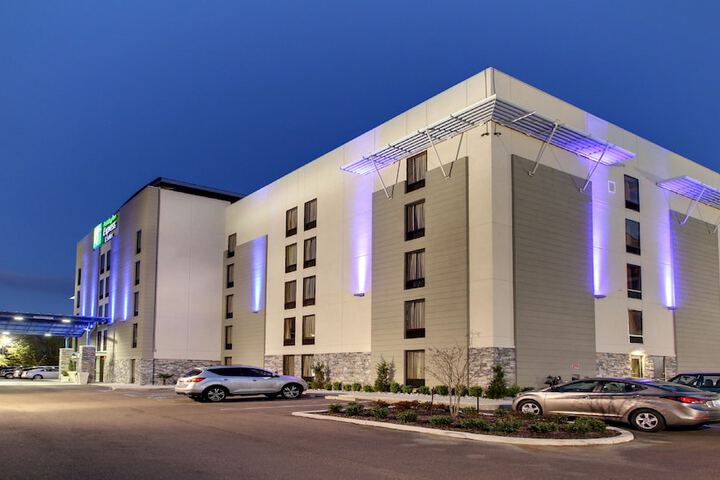Hotel 10 of 77