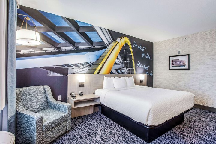Room 27 of 40